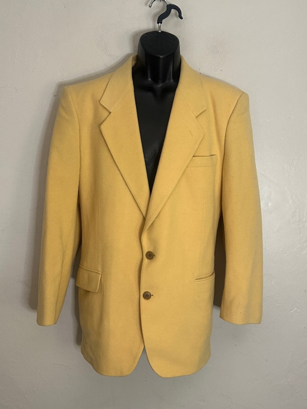 Quails Cashmere Blend Blazer 42R Gently worn 2 butto Ventless 22" armpits